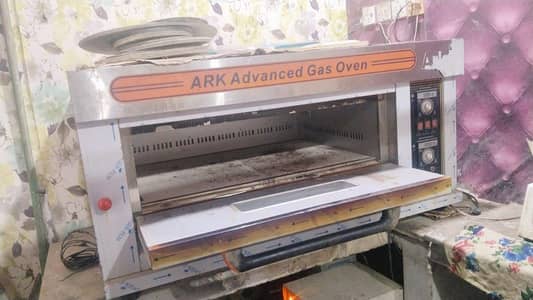 bilkul new he just 1 month bhi nahi chalaya 2 Lac ka liya tha  or is k