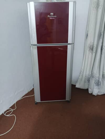 Medium size refrigerator and oven