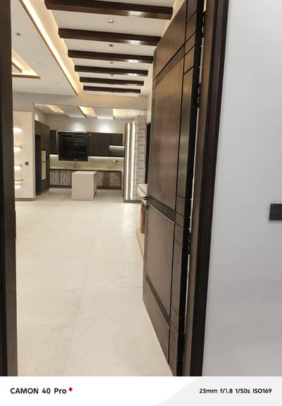 SILENT COMMERCIAL INDEPENDENT BUNGALOW AVAILABLE FOR RENT PRIMELOCATION 60 FT ROAD GULSHAN-E-IQBAL BLOCK 7