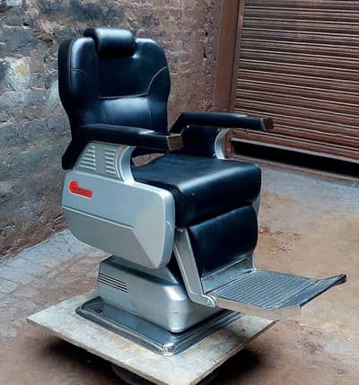 Saloon Chairs / Barber Chairs / Cutting Chairs