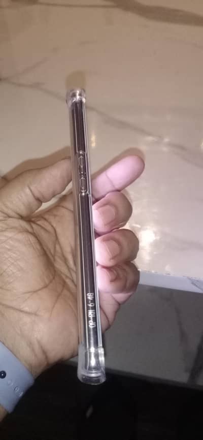 میں اپنا موبائل سیل کرنا چاہ رہا ہوں رینو فائو پرو کنڈیشن بالکل صاف ہے