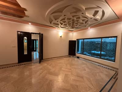 1 Kanal Well-Maintained House for Sale 60 Ft Road