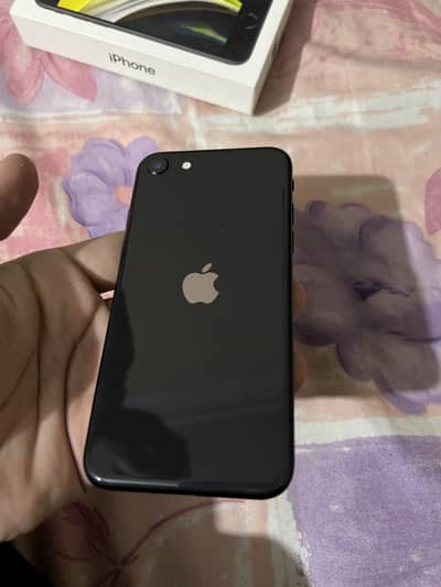Iphone SE 2020, 64gb with box water pack phone