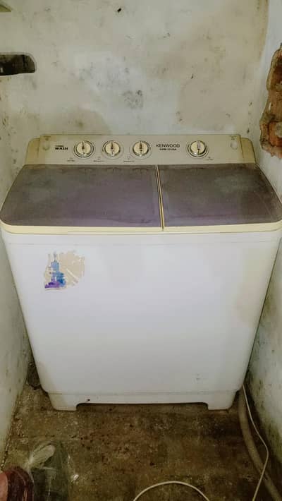 KNEWWOOD WASHING MACHINE with spinner NEW CONDITION