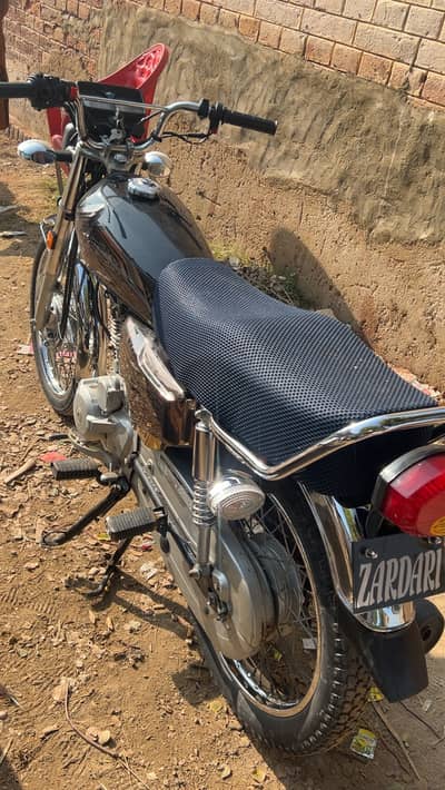 125 special Golden edition 2025  Self start