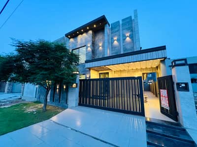 10 Marla Almost Brand New Luxury House Available For Rent In Bahria Town Lahore.