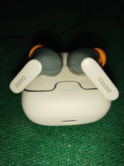 Zero Lifestyle Branded earbuds Wave Pro ( Just 1 Month Used)