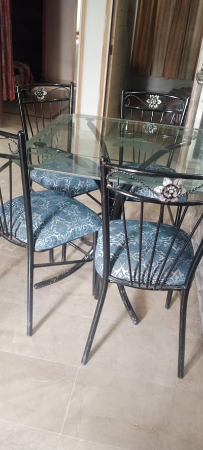4 chairs dining table