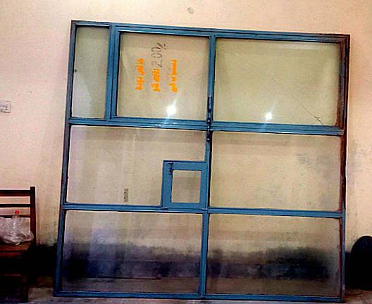 دکان کا گلاس فریم بمعہ شیشے – 7.5×8 فٹ – ملتان 1