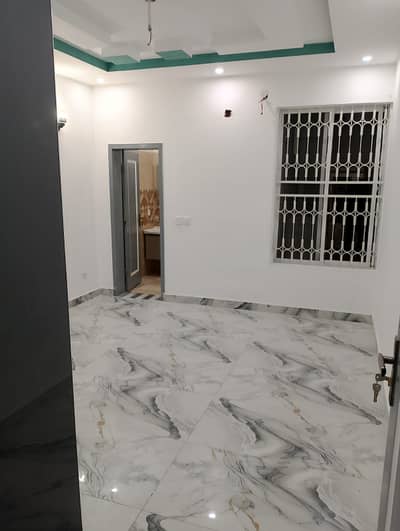 10 Marla Very Beautiful Uppar Portion Slightly used Available For Rent On Top Location Of Shahtaj Colony