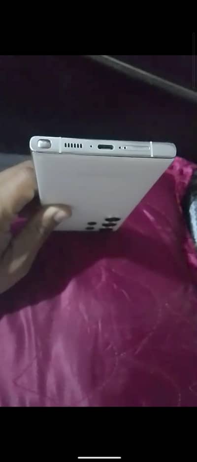 Samsung s22 ultra ka khrb pnl tut Wla board ded Wla phone buy krta hu