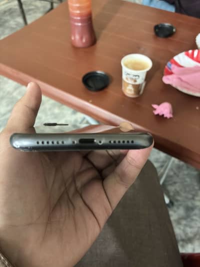 Iphone 11    64GB   JV