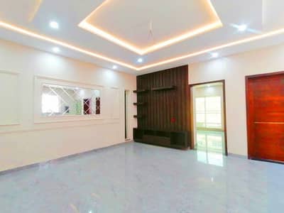 10 Marla Brand New First Entry 1st & 2nd Floor For Rent