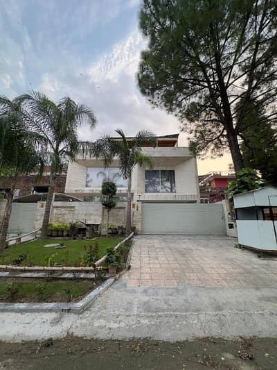 LUXURY HOUSE FOR RENT F-6 (PRIME & HOT LOCATION)