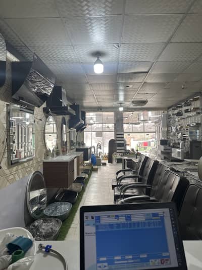 sales girl / online marketing