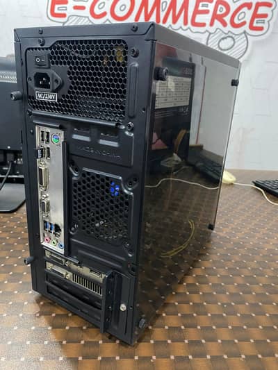 کمپیوٹر فروخت کے لیے دستیاب ہے