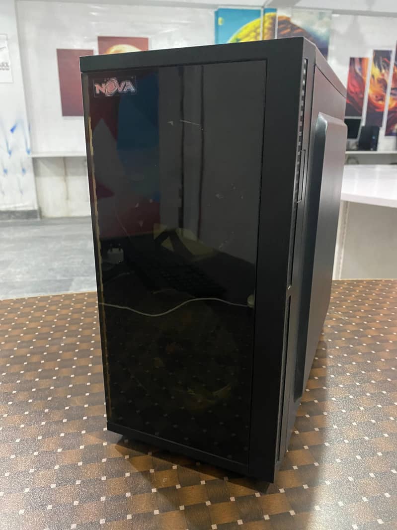 کمپیوٹر فروخت کے لیے دستیاب ہے 2