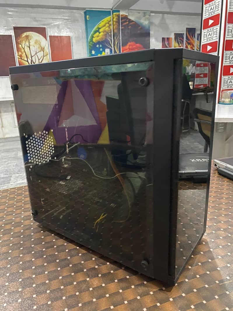 کمپیوٹر فروخت کے لیے دستیاب ہے 4