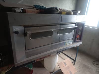 Fastfood ka sara saman sail hai