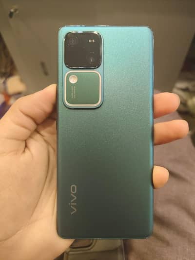 Vivo v30 10 by 10 condition All ok