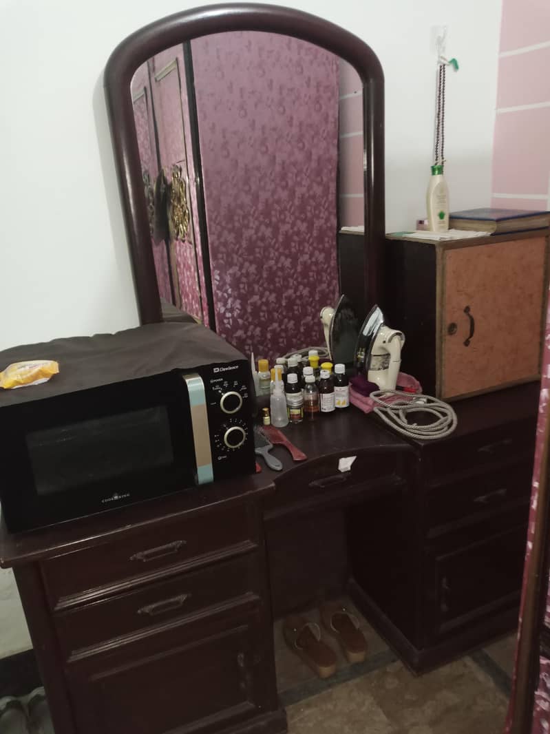 Dressing Table 0