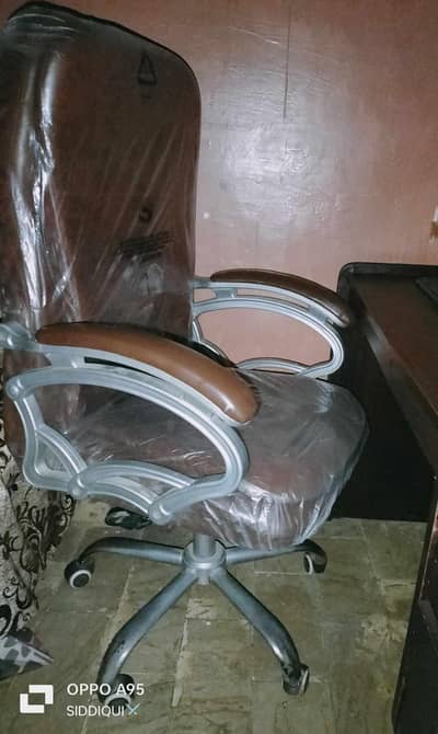 Office Boss Chair & Table With 3 Draw