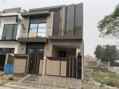 5 MARLA BEAUTIFUL MODERN DESIGN BRAND NEW HOUSE IS AVAILABLE FOR SALE