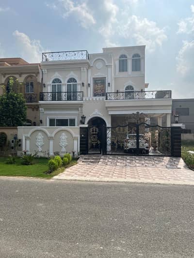 10 MARLA BASEMENT HOUSE ON 50 FEET WIDE ROAD BRAND NEW MINT CONDITION IS AVAILABLE FOR SALE IN DHA PHASE 11 RAHBAR SECTOR 1