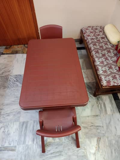 6 seaters plastic dining Table