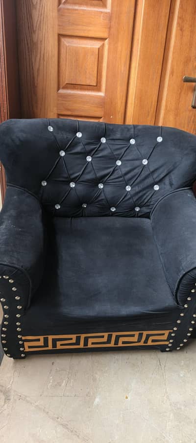 5 seater Sofa set Available For Sale