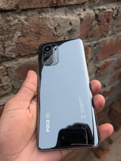 8+8/256 official pta original box or charger urgent sale