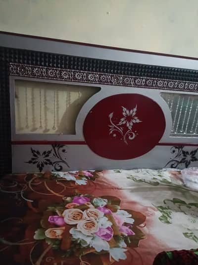 Complete Bed Set with Showcase