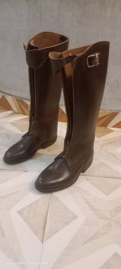 HORSE RIDING BOOTS ( JUST LIKE BRAND NEW) 03204039116