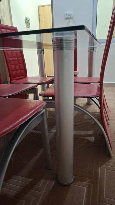 Dining table & 6 chairs