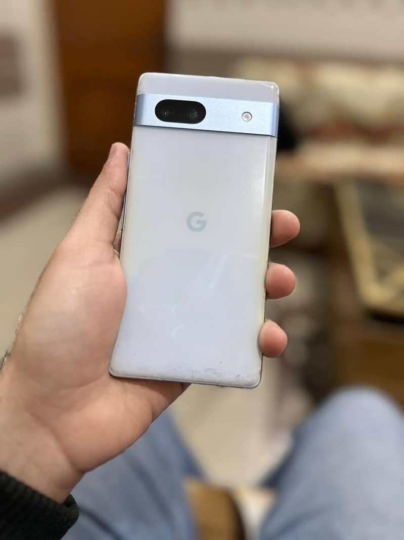 Google pixel 7A 4