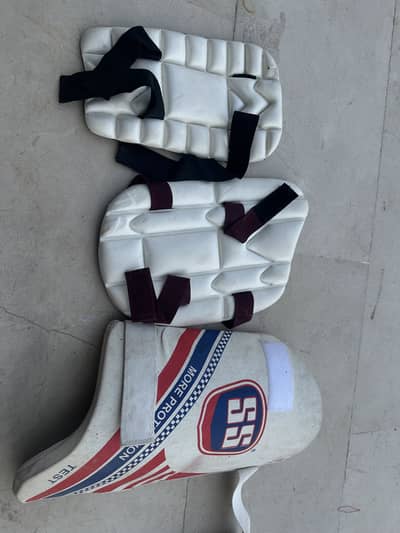 Cricket kit available at low price