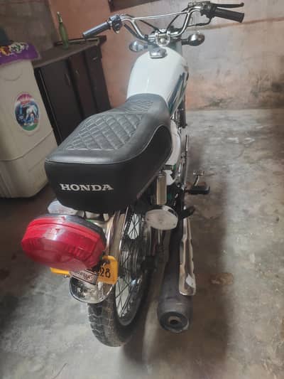 Honda 125 for Sela