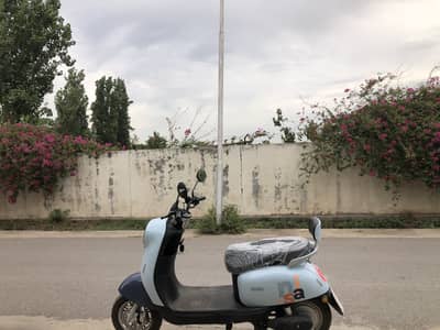 Evee Electric scooty ( light blue )