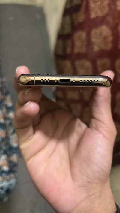 Iphone xs pta approved 10.9 penal me pin dote ha