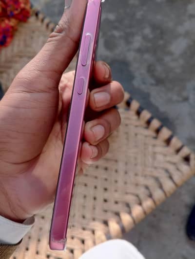 Oppo A6 pro 8+5. Ram 256 gb  ROm