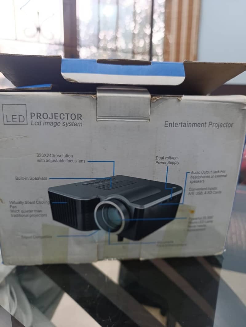 Mini Led projector 2