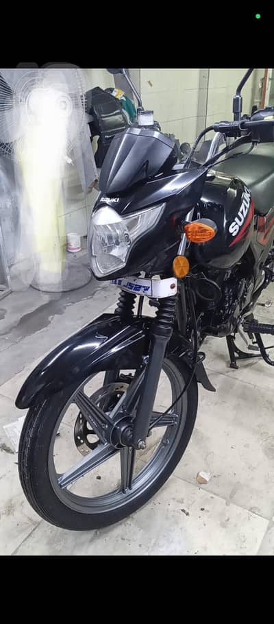 Suzuki GR 150 black colour model 2024