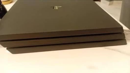 Sony playstation 4 pro 1 tera bite with all original accessories