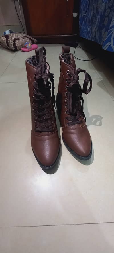 Women ankle boot size 39