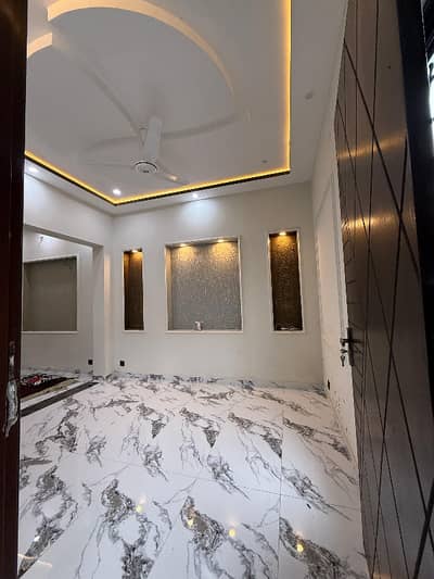 5 MARLA 1.5 STORY HOUSE AVAILABLE FOR SALE IN NASHEMAN IQBAL PHASE 2 COLLEGE ROAD LAHORE