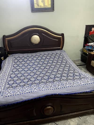 KING SIZE DOUBLE BED WITH MATTRESS