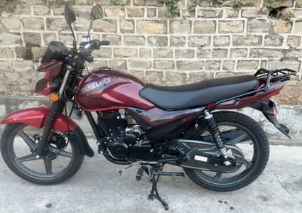 Suzuki GR 150 2025 red