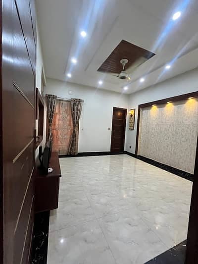 Luxury 3 Bedroom Apartment with Lift & Double Balcony | Scheme 33