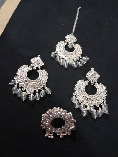 white color jewellery set