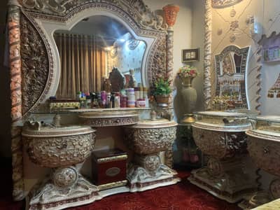 Queen fancy complete furniture set